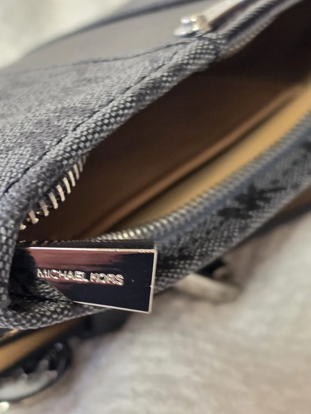 ✨ Michael Kors Signature MK Logo Belt Bag / Fanny Pack - Black/Grey Very Good